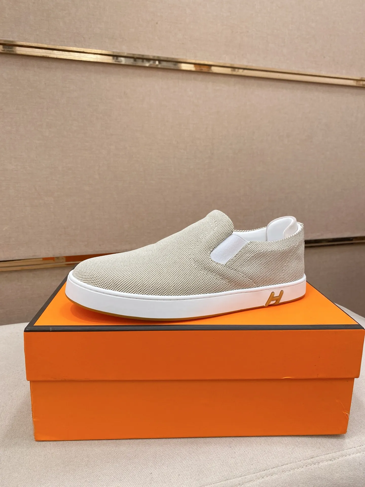 Men's clothing and shoes💰: 442💰《HERMES》【Classic original single version】Hermès; top 🔝purchase agent🔍🔍men's latest 🇺🇸 counter sales simultaneously, imported from Italy original ▲▲cowhide ▲▲ (high-end, nobility, class) ) Exquisite workmanship (Italian 🇮🇹 imported water-dyed 🐂 cowhide lining) sole: original sole provided by the original factory, ⚠️exclusive double-layer activity·TPR·rubber·combined molded outsole; super comfortable·wear-resistant·non-slip·environmental protection The real thing is more beautiful if you take the real thing (high quality, follow the order). You can enter and exit the counter at will * Number of yards: 38-44 (45 can be customized and cannot be returned or exchanged)